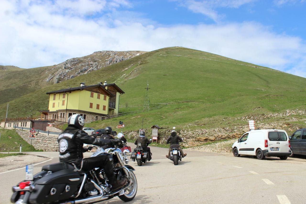 Albergo Rifugio Graziani Brentonico Bagian luar foto